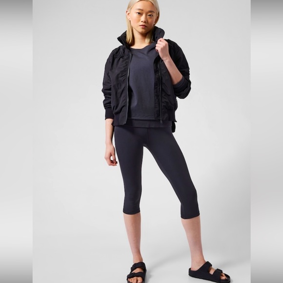 Athleta Pants & Jumpsuits Nwt Athleta Accelerate Crop Xs Black